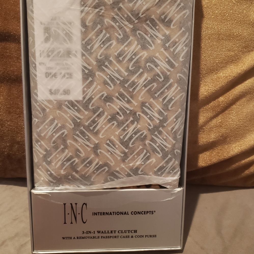 NWT 3-in-1 Wallet Clutch. - Picture 2 of 7